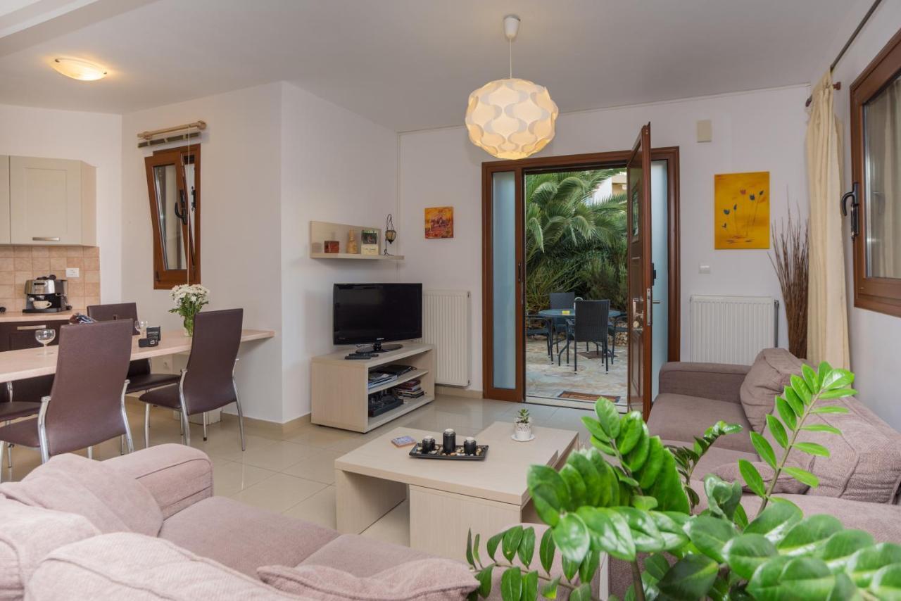 Lila's House * Rhodes City